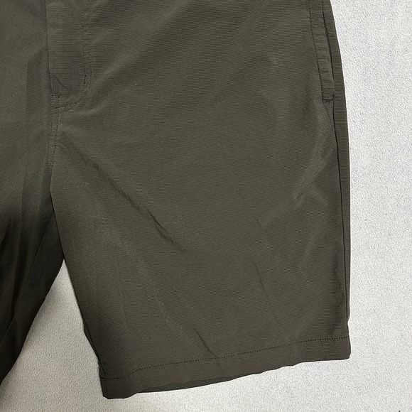 Travis Mathew Golf Short Performance Stretch Regular Fit Black Gray Mens Size 38 - Picture 5 of 14